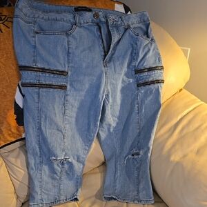 Denim & Co. Light Blue Jeans with Zipper Details.   💙✨  SIZE 18 ✨️  PRE LOVED✨️
